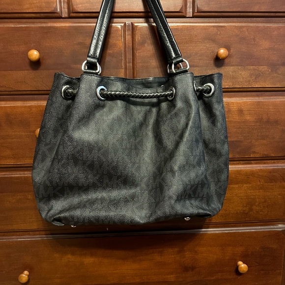 Michael Kors Large Jet Set Black Tote - Picture 4 of 7